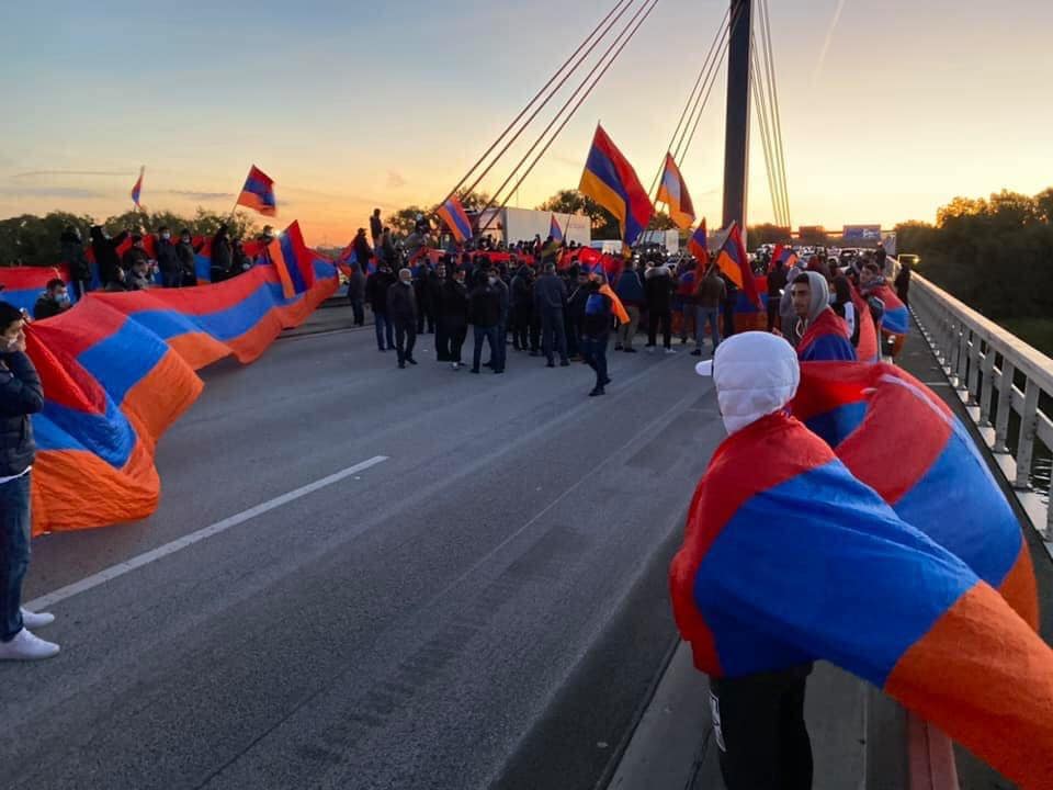 Avrupa'da yaşayan Ermeniler'den sınır kapatma eylemleri